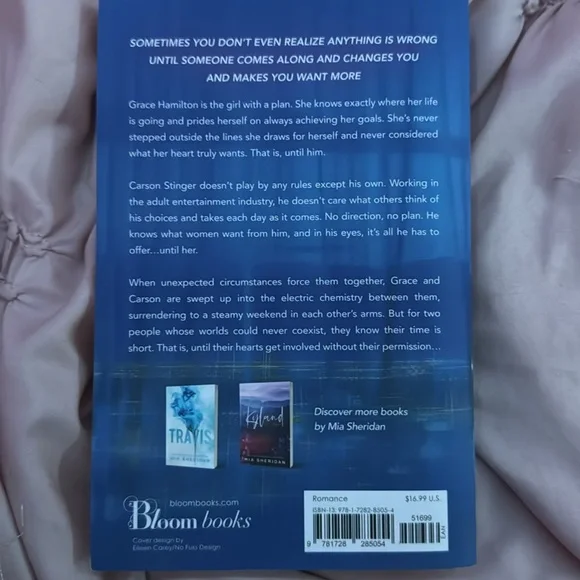 Paperback - Stinger by Mia Sheridan - Picture 2 of 2